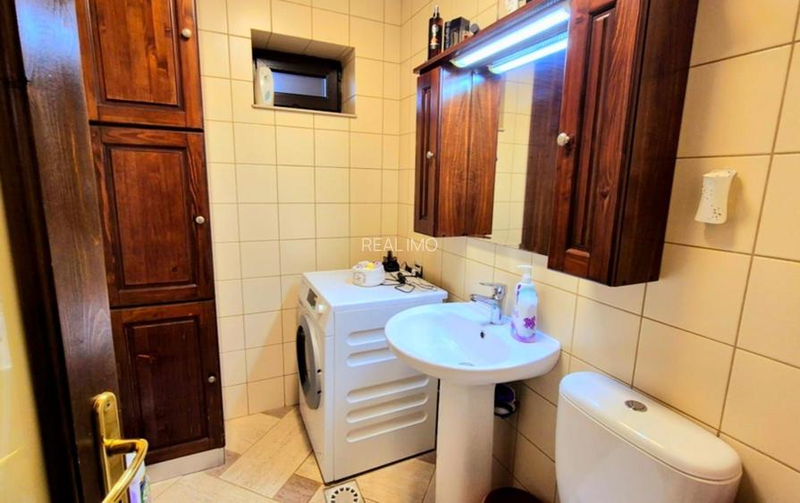 Cauți o casă mare sau spațiu pentru business? Aici le ai pe ambele! - 13