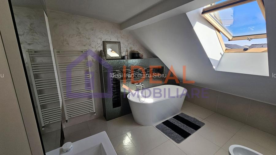 Penthouse modern cu 165 mp utili și 50 mp terasă,  Calea Cisnadiei - 17