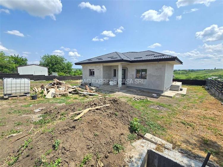 Casa noua de vanzare + 775 mp teren, Cogeasca, com. Letcani - 2