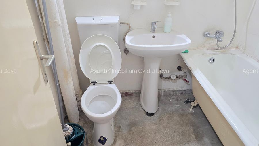 Vand apartament 2 camere decomandat in Deva, zona Gojdu, etaj 1, bloc de 4 etaje - 8