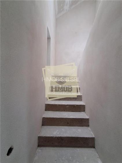 Casa rezidentiala generoasa cu 5 camere 3 bai  dressing  parcare - 14