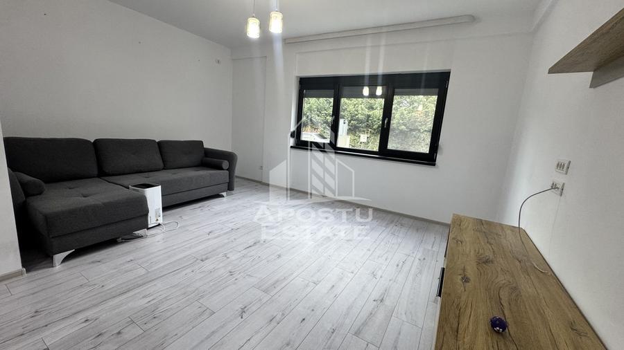 Apartament 3 camere , semidecomandat, zona Lipovei