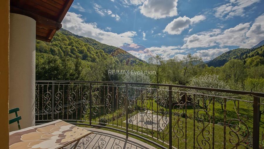 Vilă în zona Glăjărie, 10 camere, Sp + E + M, teren 2789 mp - 27