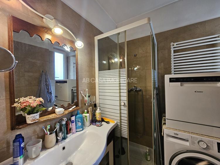 Ap. deosebit 2 cam, et. 3, semidec, cu parcare, Bogdăneștilor, colț cu Mendeleev - 8