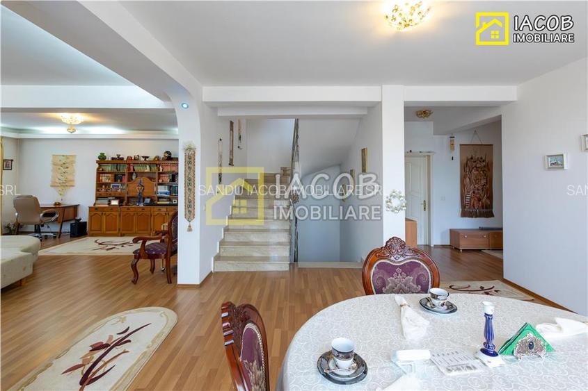 1/2 Duplex  S+D+P+2E, 455 mp in zona centrala a mun. Bacau - 25