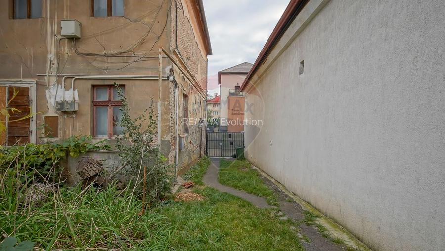 Vilă pe str Alexandru Ioan Cuza, 10 camere, S + P + E, teren 282 mp - 21