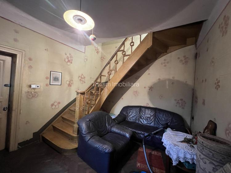 Vila P+ Et 1, Marasesti stradal - 5