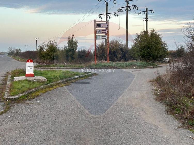 Teren Intravilan  20000 mp. plus cladire statie Peco - 5