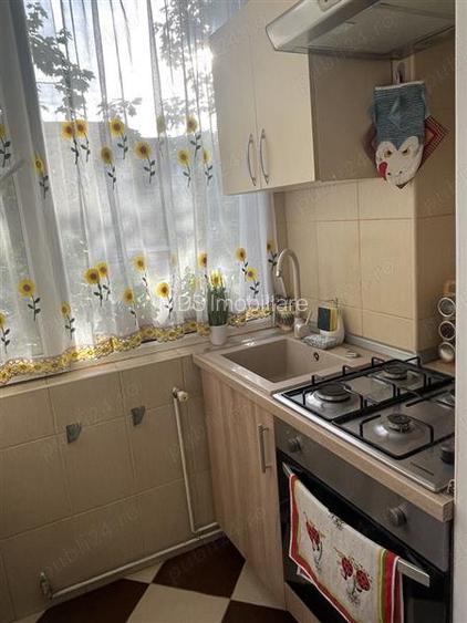 Decomandat la etajul 1 cu 2 balcoane in bloc anvelopat - 2