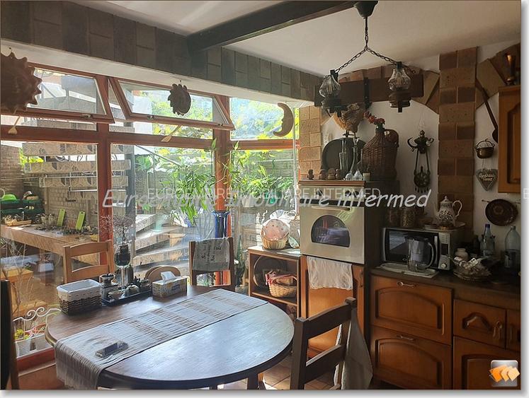 Pensiune 14 camere de vanzare zona Eforie Nord - 35