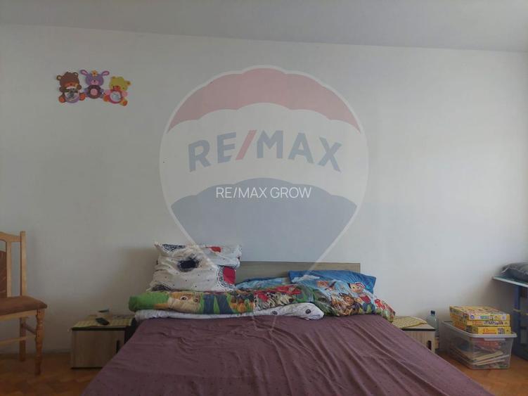 Apartament cu 4 camere decomandat de vânzare în Moinesti - 3