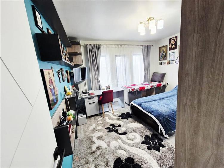 Casa individuala de vanzare cu priveliste frumoasa si garaj - 4