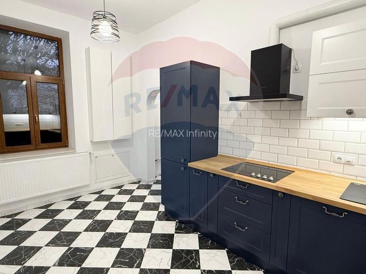 Apartament 4 camere, pe 2 niveluri si curte comuna în Centru - 9