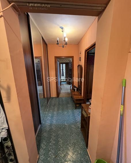 Vanzare apartament 3 camere Gorjului - 2