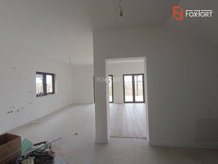 Casa individuala cu 4 camere de vanzare in Mosnita Noua  - 2
