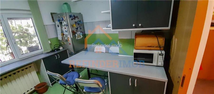 Apartament de vanzare cu 3 camere, zona 13 Septembri - 6