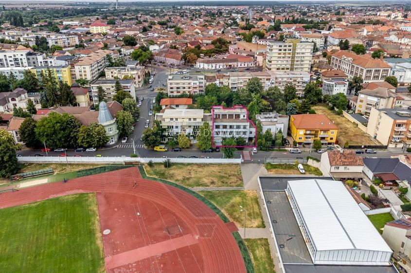 Proprietate speciala 1022 mp utili de vanzare pe Malul Muresului Arad - 2