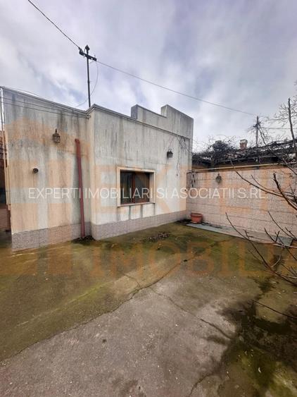 Casa de vanzare, situata in zona Stadion - 7