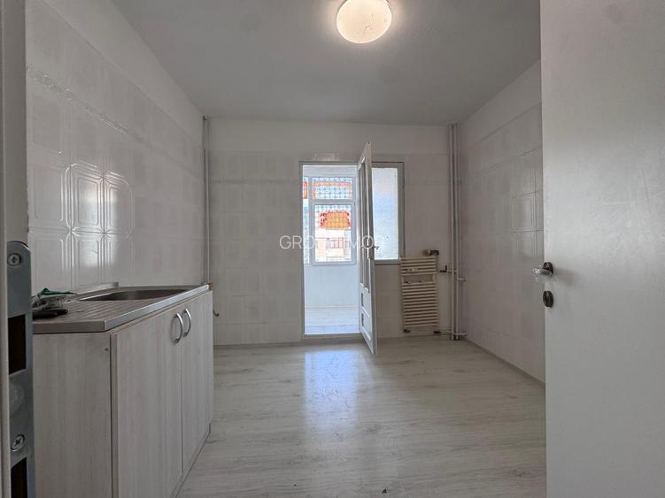 NORD - Apartament 2 cam DECOMANDAT, Etaj 3/4, Bloc 1986 - 2