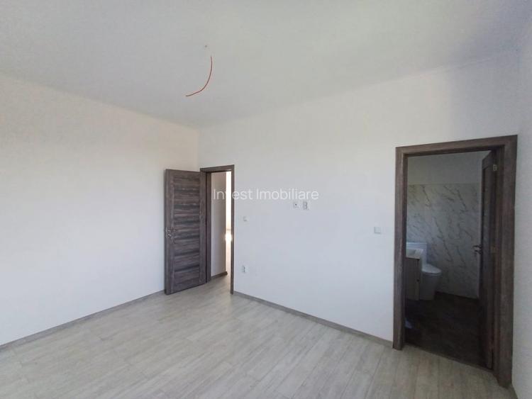 Casă cu 4 camere, 2 băi, beci spațios și 400 mp teren - 5