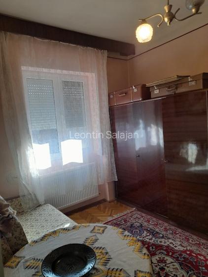 Casa cu etaj, 4 camere, central, acces in curte cu masina - 9