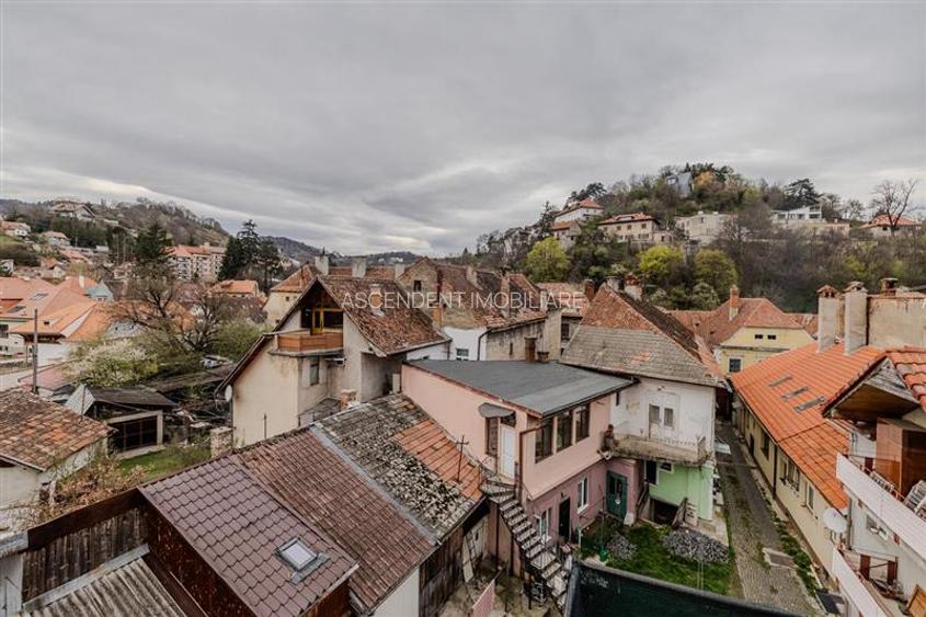 Locuinta cu caracter,doua niveluri,4 camere,terasa,garaj,curte,Centru Istoric Br - 27