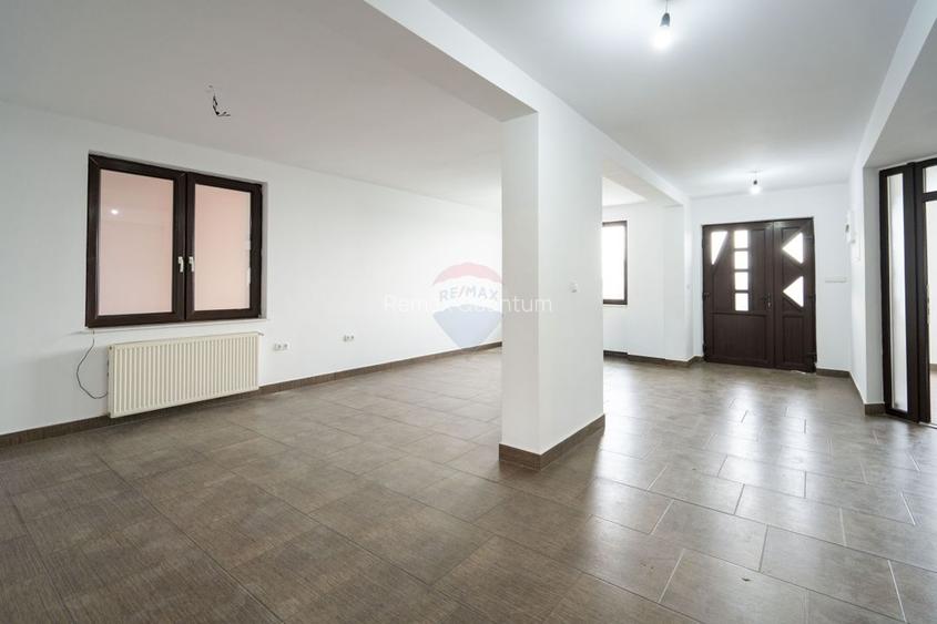 De vânzare casă cu 5 camere, teren 1000 mp Oncea, Calea Bihorului - 4