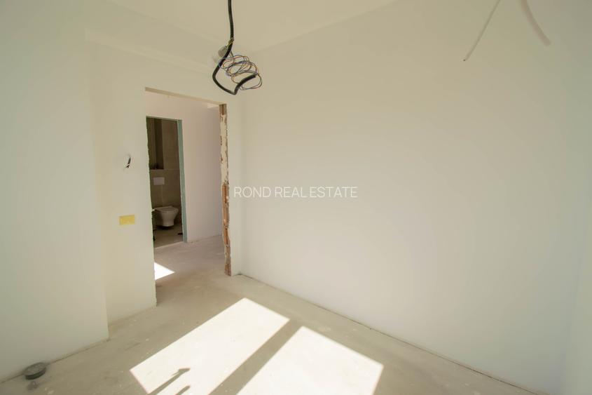 Vila alipita,finalizata, impecabil executata, teren 350mp, preechipare AC - 9