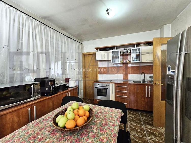 Casa cu 8 camere, dispusa pe doua nivele, Parcul Central - 12