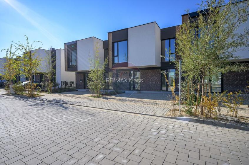 Vila luminoasa cu 4 camere si panouri solare in Amber FOREST Tunari - 33