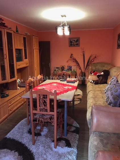 Apartament 3 camere etaj 1 la strada Imparat Traian - 2