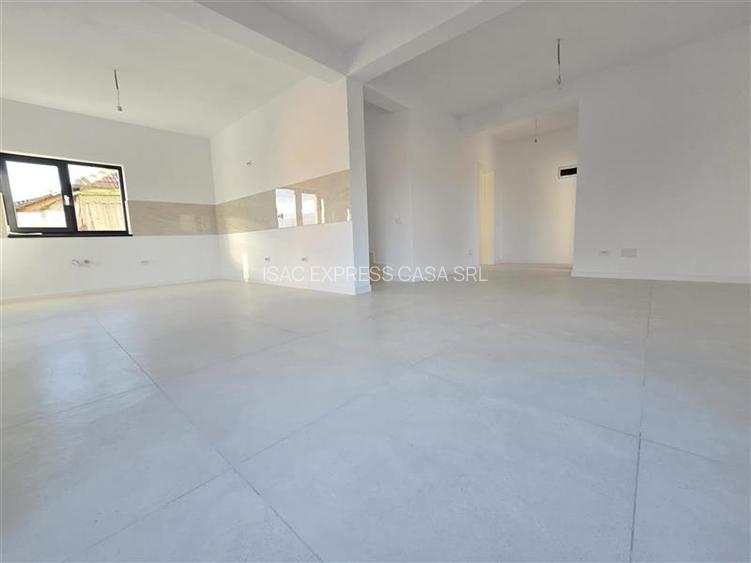 Casa de vanzare, 4 camere, 2 bai, 650 mp teren, statie Ratp - 7