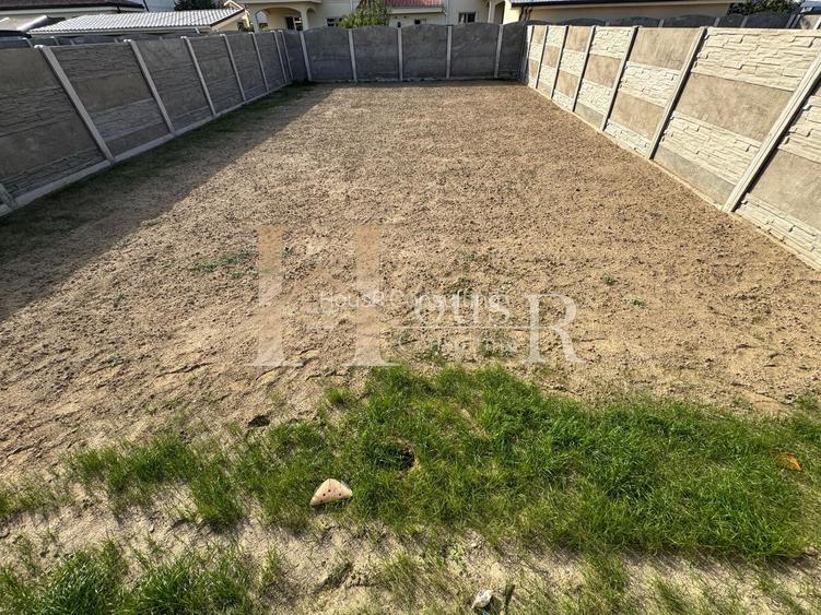 La 5 minute de 4 benzi.Toate Utilitatile.Teren 340 mp - 18