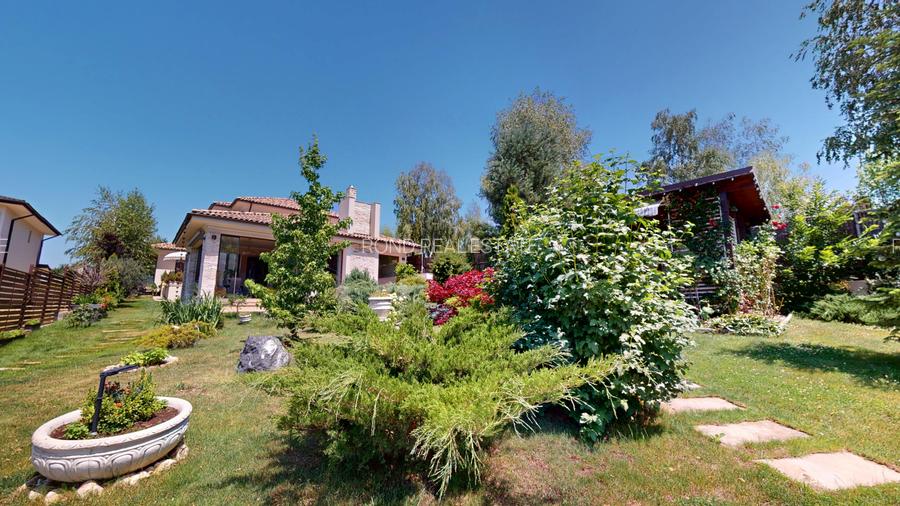 Imobil  de lux pe malul lacului cu ponton, complet mobilat si utilat - 8