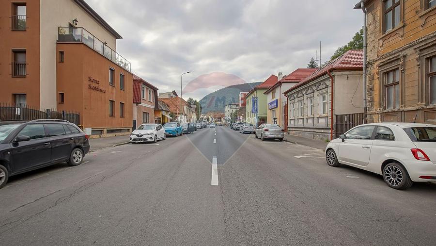 Vilă pe str Alexandru Ioan Cuza, 10 camere, S + P + E, teren 282 mp - 20