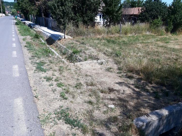 Teren intravilan 990 mp, construibil, intre case in zona linistita - 4