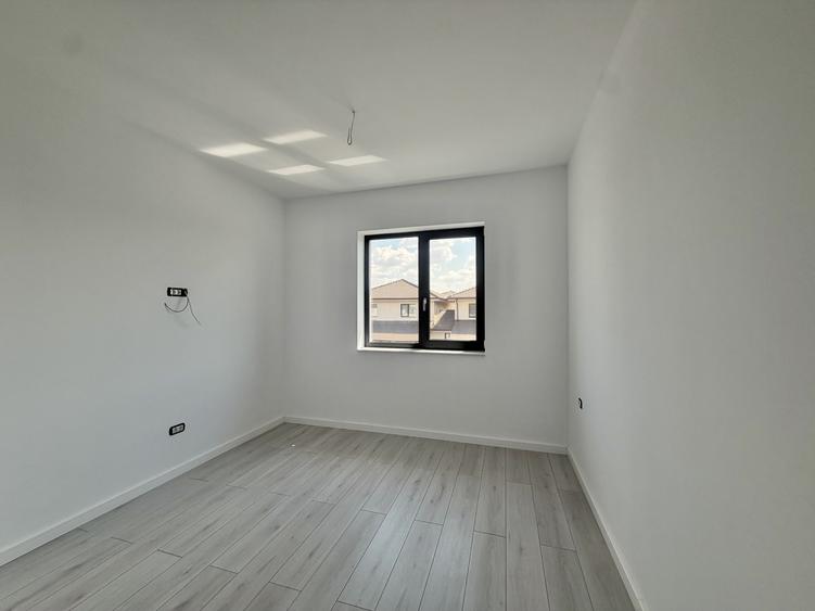 Duplex, despartit prin camera tehnica, 4 camere, 111mp utili in Giroc
