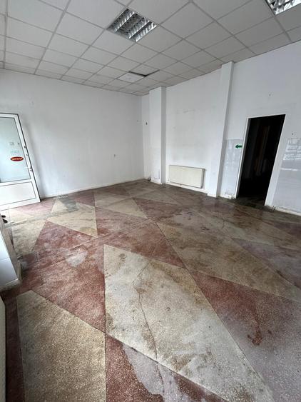 Spatiu Comercial de inchiriat in Sibiu pe Semaforului bl. 19 Pret negociabil