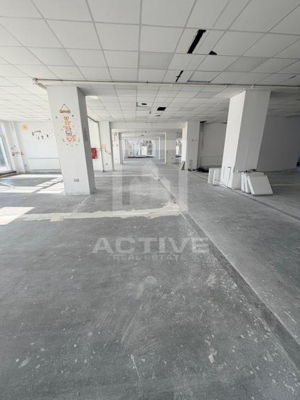 Spatiu comercial // Intre Lacuri