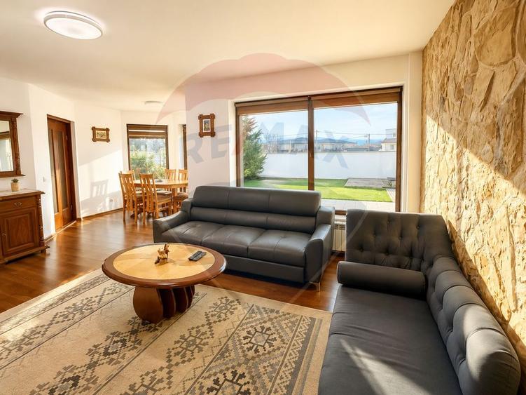Casa / Vila cu 7 camere de vanzare in Ovidiu Sud Constanta