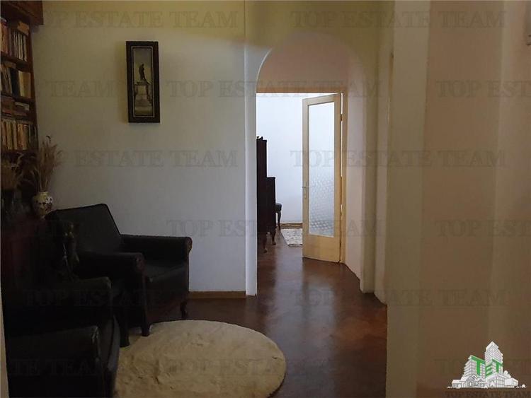 Spatiu extins central Liceul Mircea si Mare Constanta