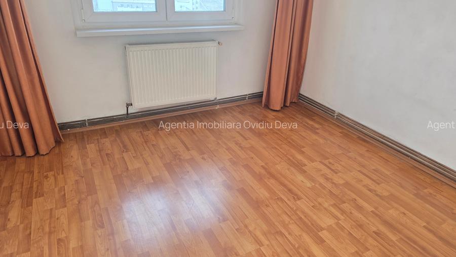Vand apartament 2 camere decomandat in Deva, zona Micro 15, situat pe mijloc, - 6