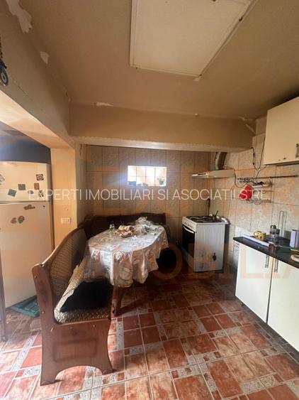 Casa de vanzare, situata in zona Stadion - 6