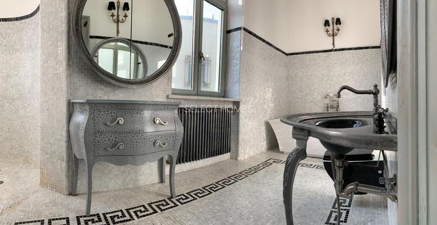 Vila istorica de vanzare in zona *Unirii* | 21 camere | curte, garaj - 25