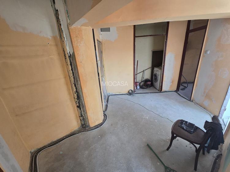 Langa Sud Plaza. Decomandat. Centrala proprie. 2 Balcoane, Debara. - 14