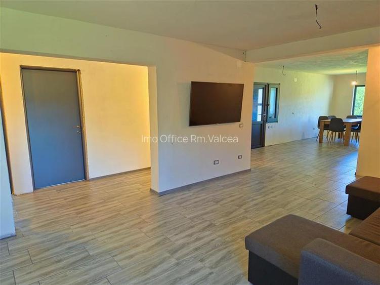CASA PE PARTER IN BUJORENI - LINISTE, CURTE SI VEDERE SPRE VF. COZIA - 7