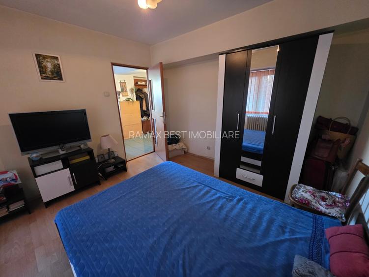 Piata Gorjului, 5 minute metrou, stradal pe Iuliu Maniu, vedere mixta, bloc 1979 - 9