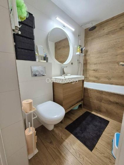 Apartament doua camere, decomandat, renovat recent. Central - 3