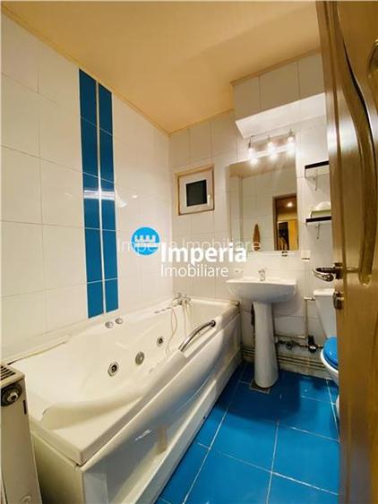 Inchiriez apartament 3 camere D, zona Centru - Independentei - 9