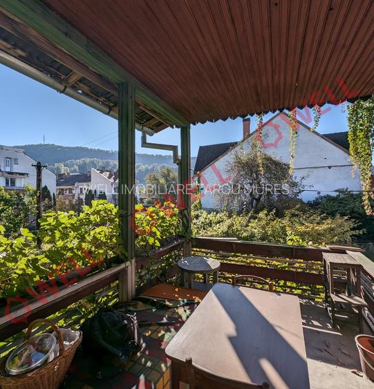 Casă de vânzare cu etaj în Sovata, în centrul orașului - 2